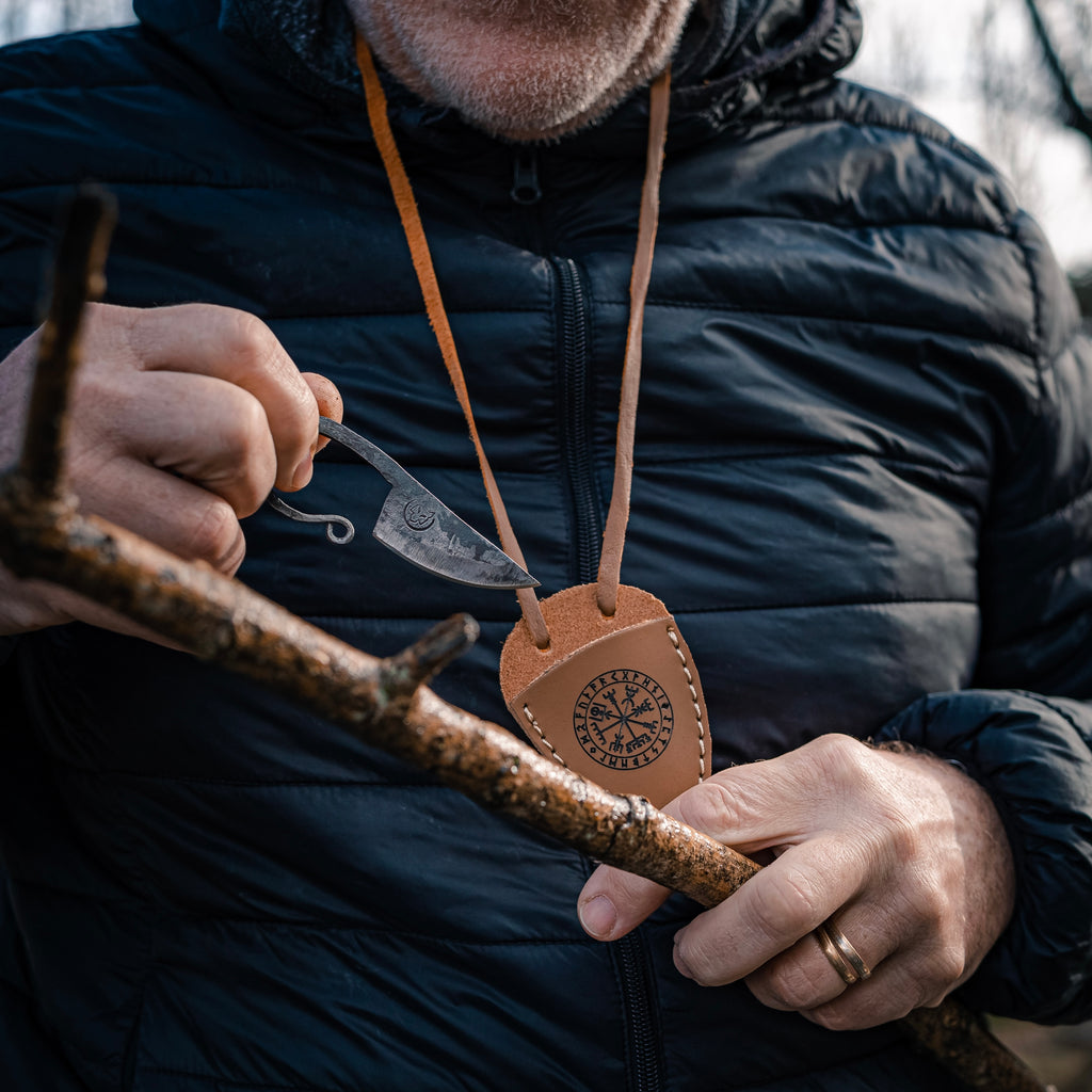 Cuchillo artesanal con colgante Vikingo