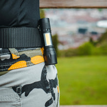 Cargar imagen en el visor de la galería, Linterna LED