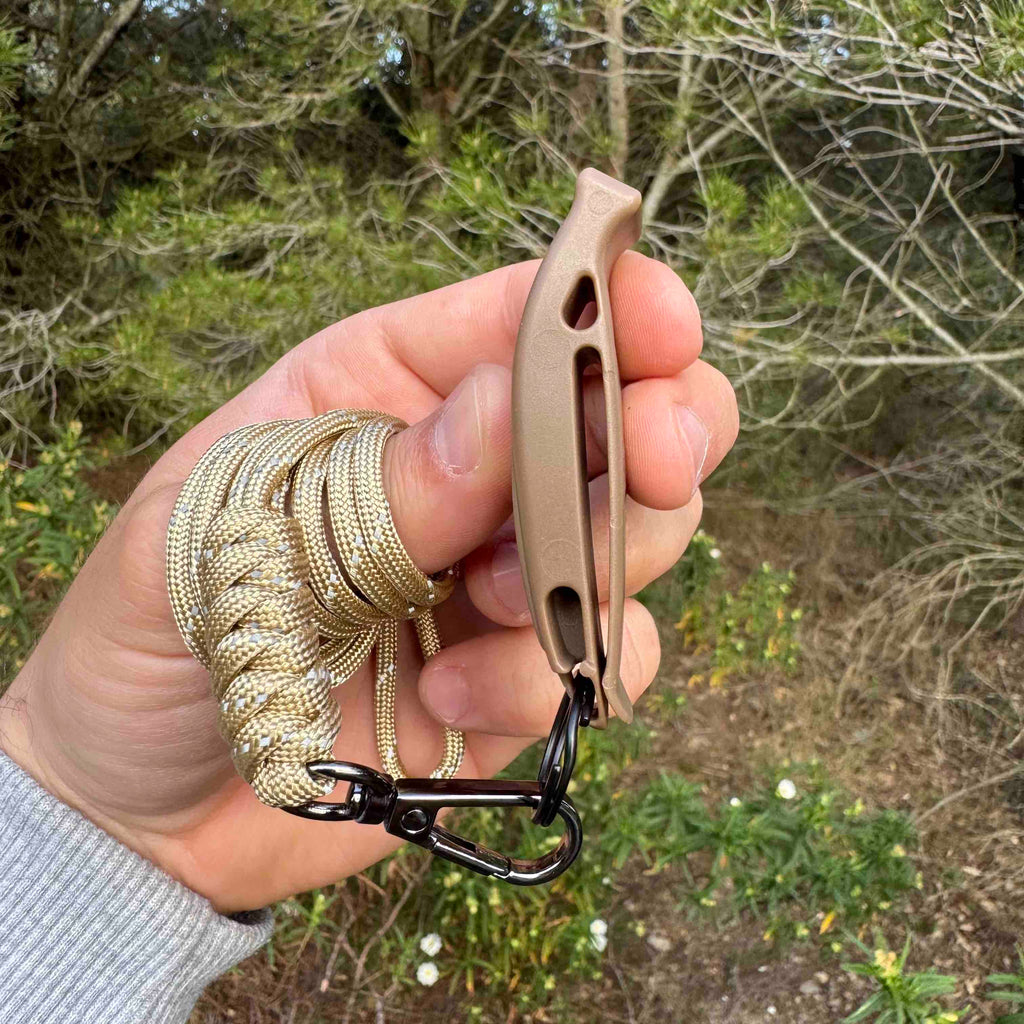 Silbato de emergencia con paracord reflectante