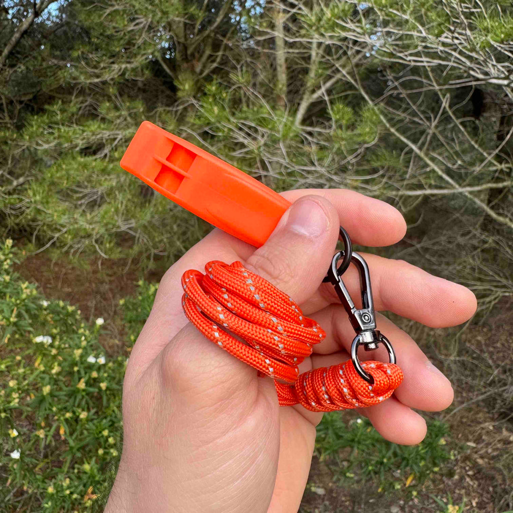 Silbato de emergencia con paracord reflectante