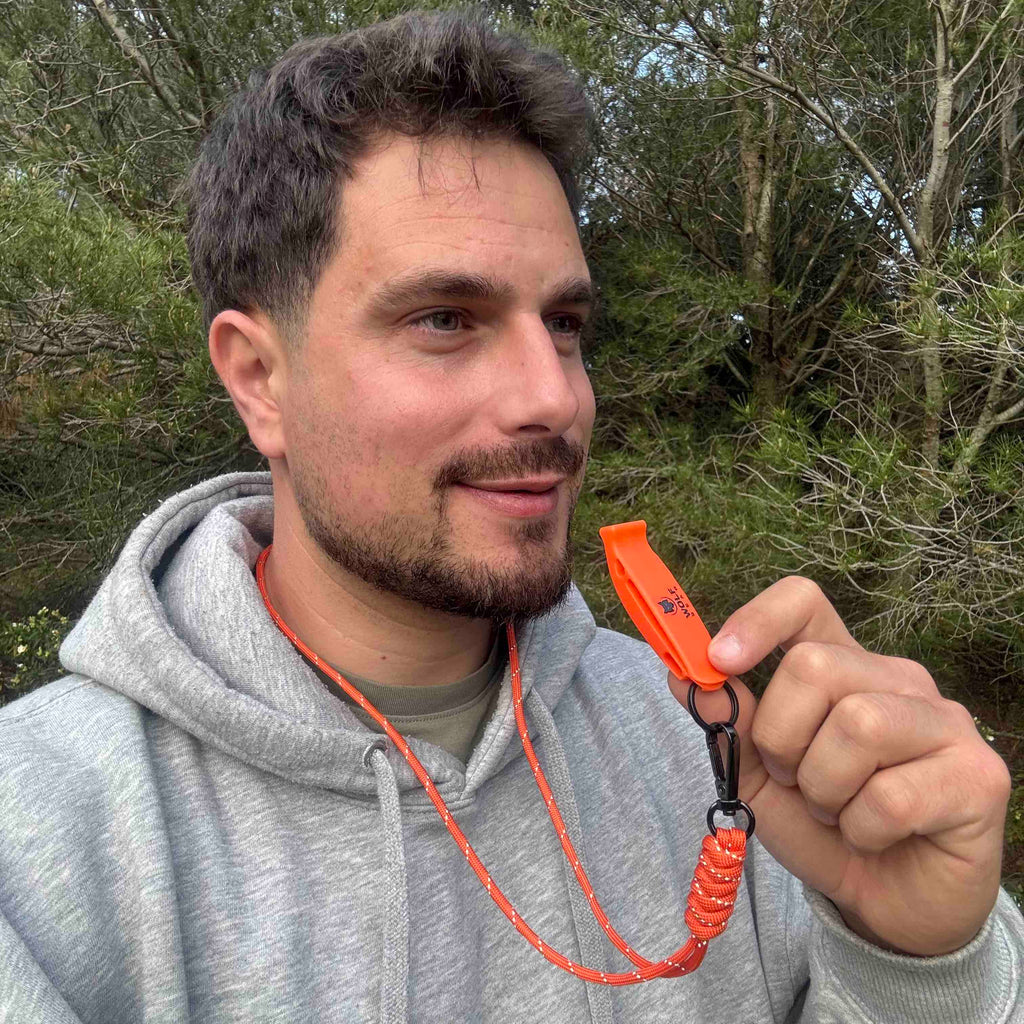 Silbato de emergencia con paracord reflectante