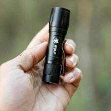 Cargar imagen en el visor de la galería, Linterna LED