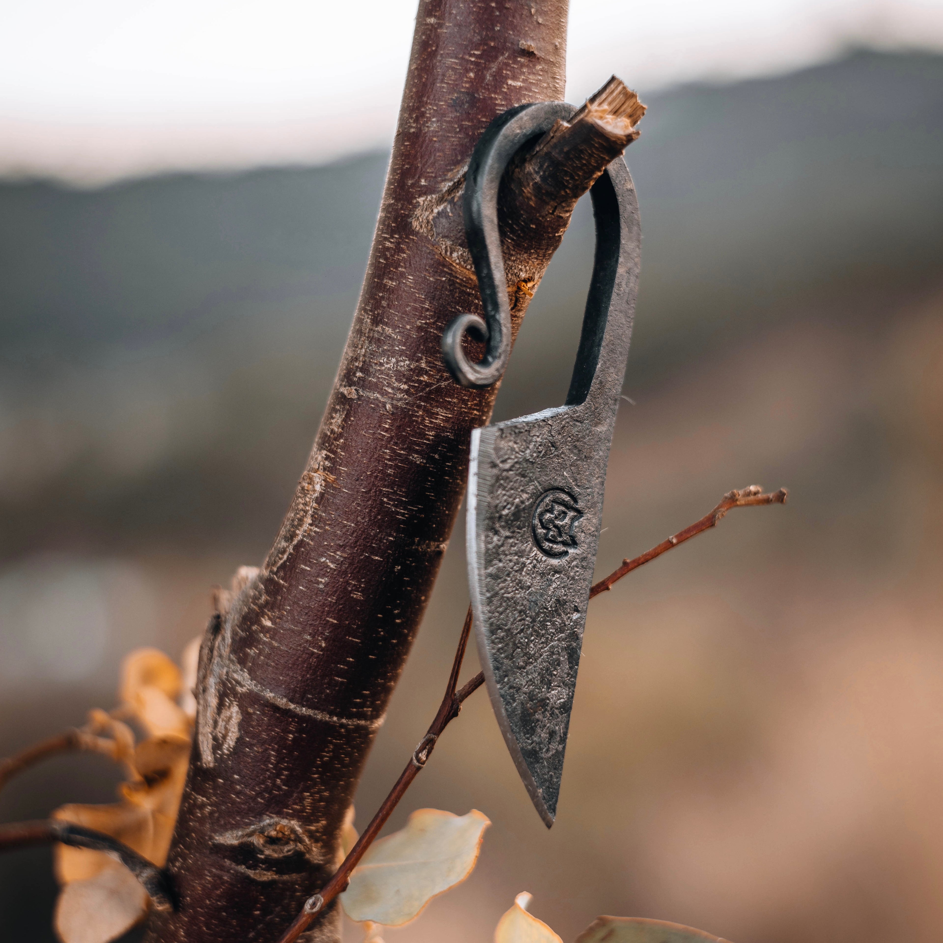 Cuchillo artesanal con colgante Vikingo