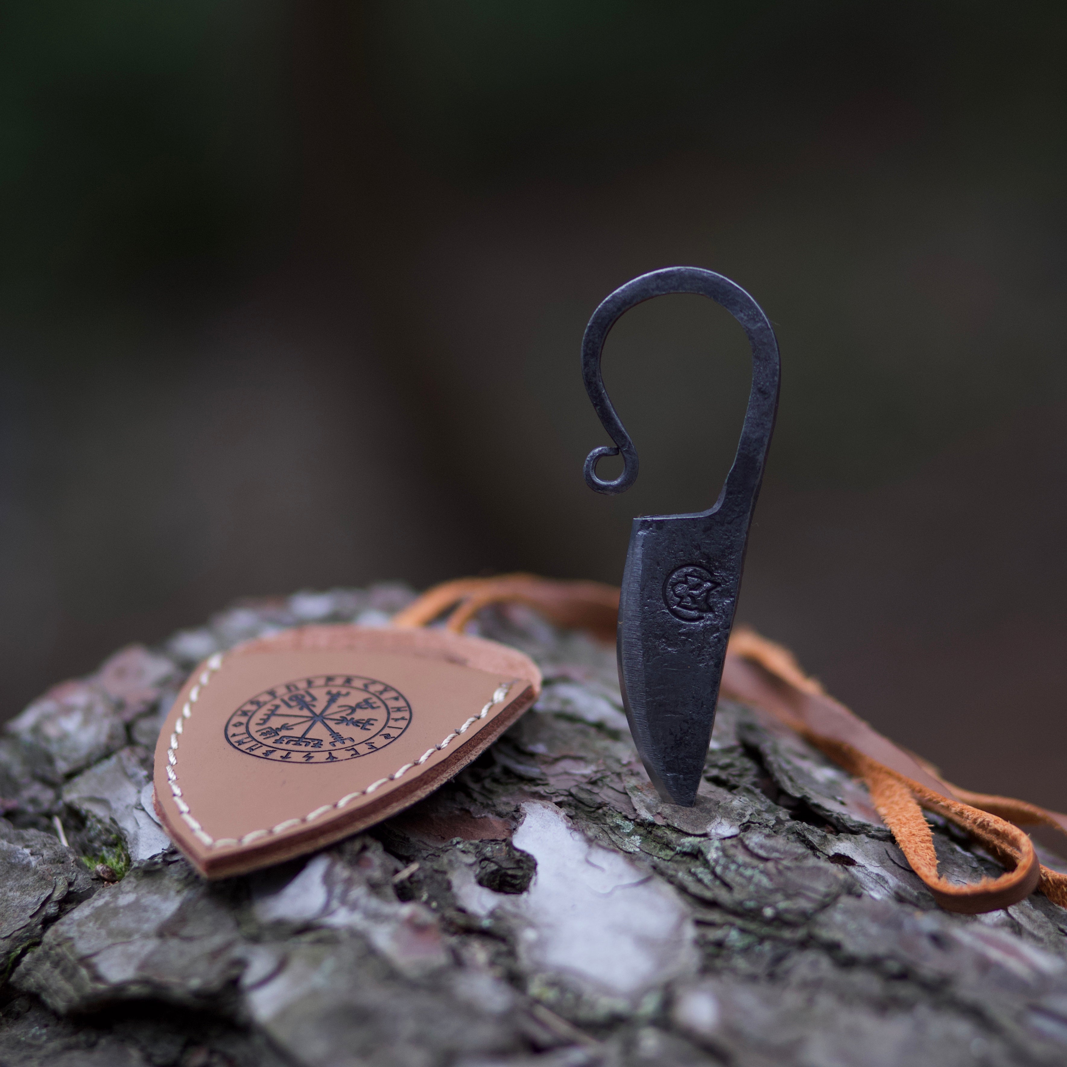 Cuchillo artesanal con colgante Vikingo