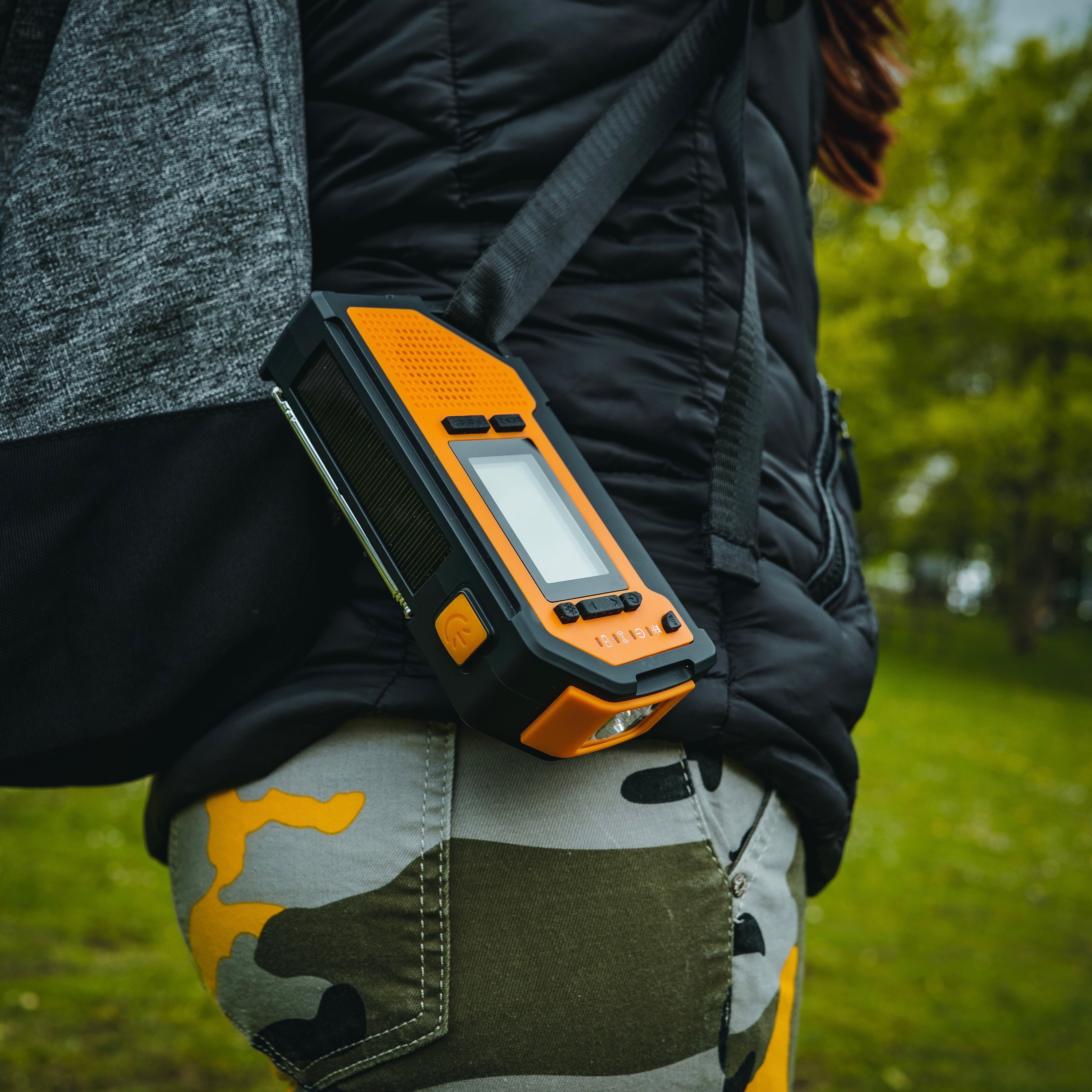 Radio de emergencia multifuncional