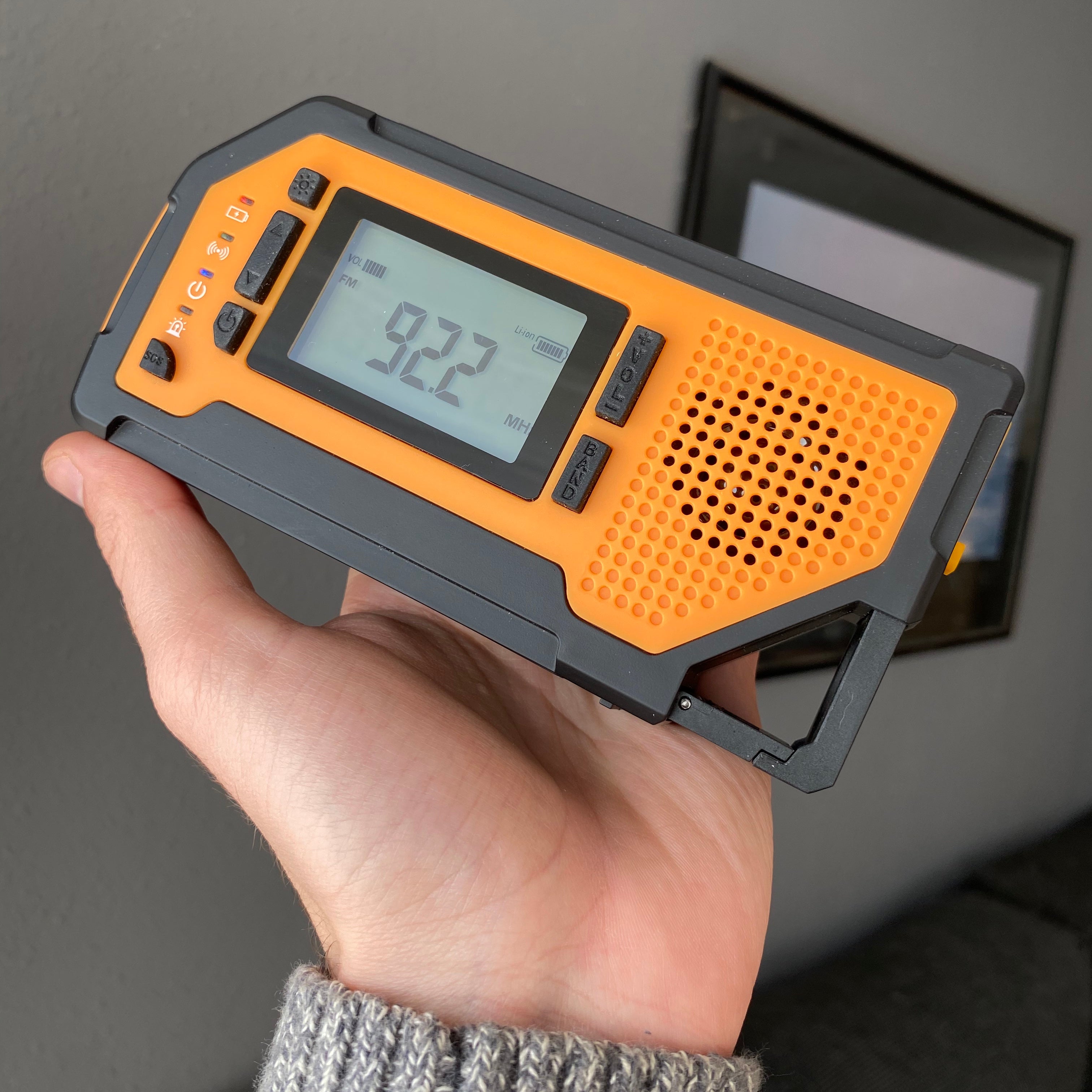 Radio de emergencia multifuncional