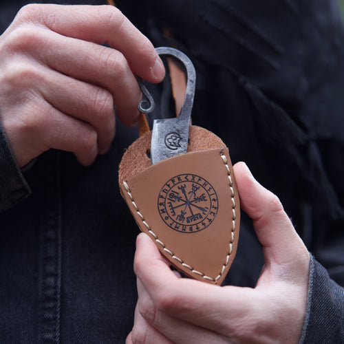 Cuchillo artesanal con colgante Vikingo