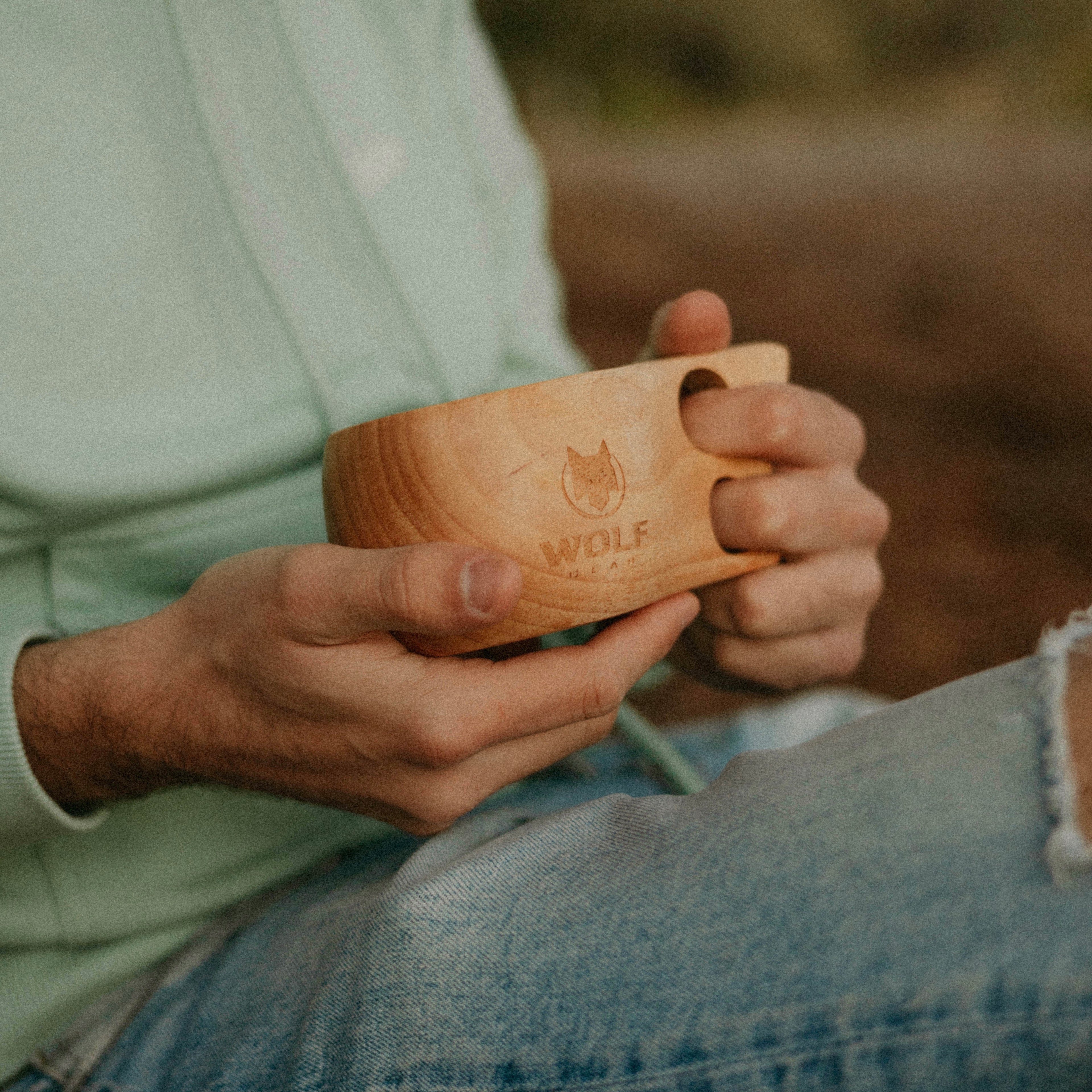 Taza de madera con cubierto 2 en 1